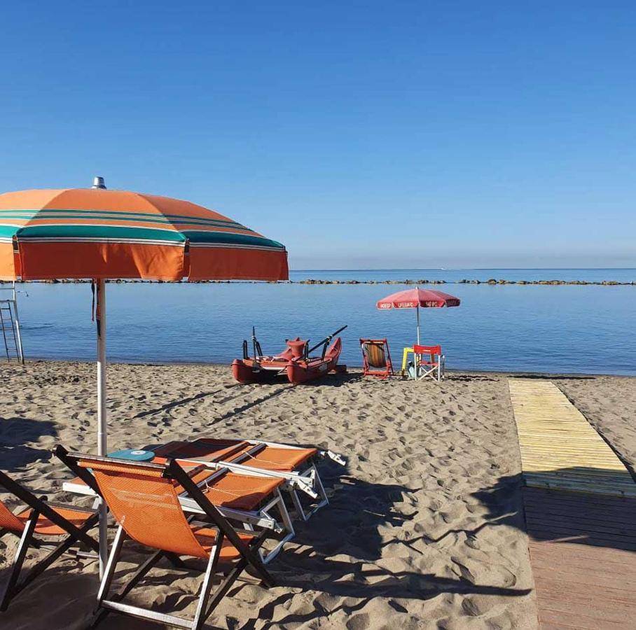 Hotel Camping Parco Vacanza Partaccia 2 à Marina di Massa Extérieur photo