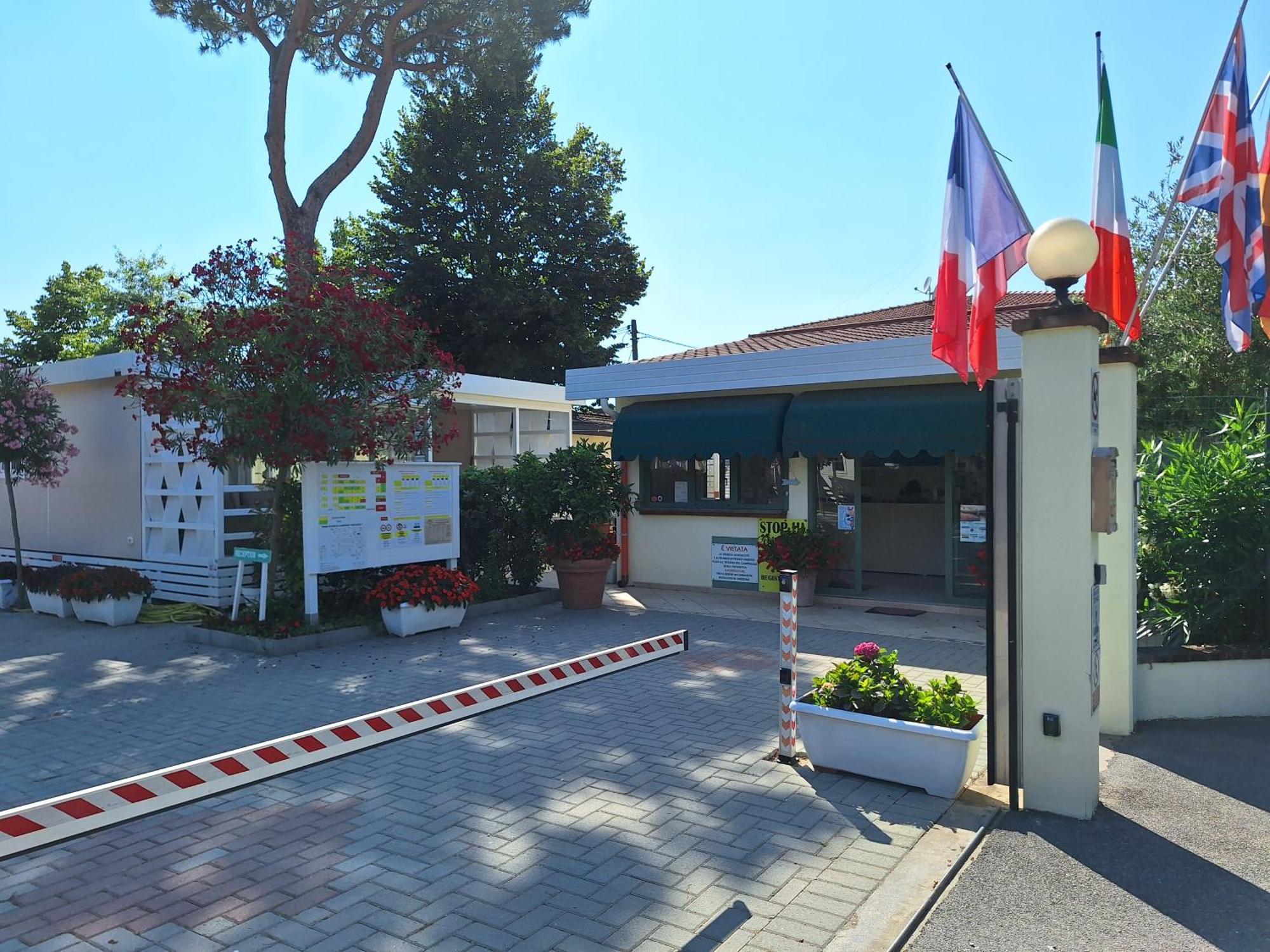 Hotel Camping Parco Vacanza Partaccia 2 à Marina di Massa Extérieur photo