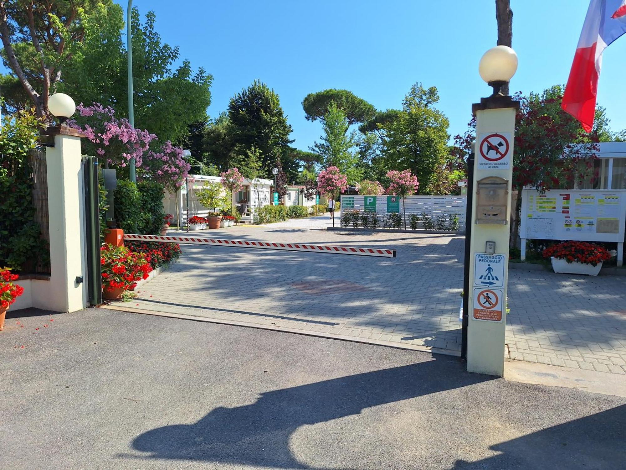 Hotel Camping Parco Vacanza Partaccia 2 à Marina di Massa Extérieur photo